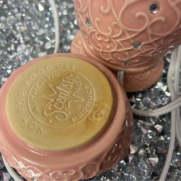 Scentsy Pink Tiara Crown Princess Rhinestone Candle Wax Warmer retired plug in - Picture 5 of 6